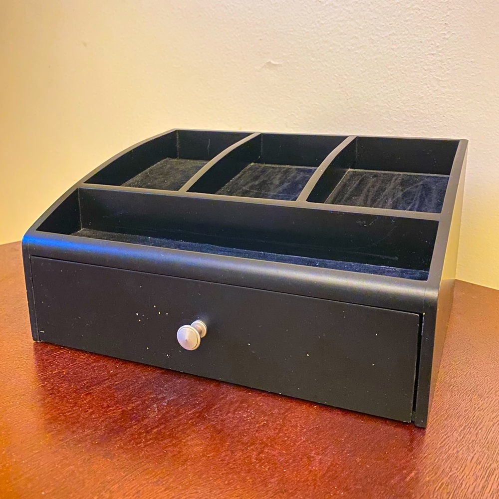 Wood Charging Station in black